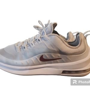 Woman's Air Max Axis